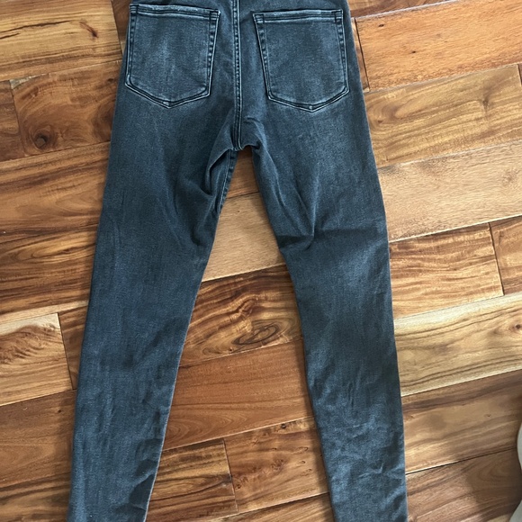 Good American - Picture 3 of 4